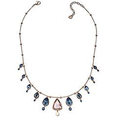 スワロフスキー　Swarovski　アクセサリー Sonata ネックレス 1160477 スワロフスキー　Swarovski アクセサリー Sonata ネックレス 1160477は、シェイクスピア時代のジュエリーに発想を得たロマンチックな印象のネックレス。 中央に三角形のクリスタルをあしらっています。 ローズゴールドコーティングを施した二連のチェーンには、ブルーのクリスタルを飾っています。 付属：Swarovskiブランドボックス ■サイズ: 42 cm ■当店のスワロフスキーについて 当社取り扱い製品は、オーストリアやアメリカなど海外の正規代理店を通して、お取扱いを行っております。全て正規品で、新品未使用のものになりますので、安心してお買い物下さいませ。 ■お届けについて できるだけ安く皆様の元へお届けするため、お届けまでに3週間前後かかります。 入荷次第、順次発送となりますので、ご注文からお届けまでに少々お時間が掛かりますことをご了承の上ご購入下さい。 ※当店からの受注確認メール送信後はサイズ変更、キャンセルはできませんので、よくご確認の上ご注文ください。about Swarovski スワロフスキー社のクリスタルは、CHANELやChristian Dior等のラインストーンにも使用されている世界的に有名な品質の良い素材です。 そのクリスタルを使ったスワロフスキーの置物(フィギュア)はとても表情豊かでキラキラ光り存在感があります。 デパートの宝飾品売場、国際空港や海外の免税店等でも白鳥のマークの入ったスワロフスキーの小さなクリスタルの置物やアクセサリーが大変人気を集めています。キラキラとして美しいスワロフスキー社のアイテムは大切な方へのプレゼントにも、自分へのご褒美にもピッタリです。