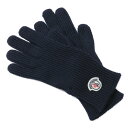 モンクレール MONCLER グローブ メンズ 0051800 04957 742 NAVY ダークブルー商品詳細MONCLER　モンクレールグローブSpecification品番0051800 04957 742素材　 ウール色　　 NAVY (ネイビー)付属品 オリジナルタグ、 プロダクトガイド、 保存袋原産国 MADE IN ITALY※ 付属品に欠品が見られる場合がございます。予めご了承ください。サイズ全長甲幅手首幅M24.5～17.4～17～L25～18～17～アイテム説明シンプルなシルエットに、左のみにさり気なく添えられたロゴワッペンがエレガントさを醸し出すグローブ★上質なヴァージンウールで仕上げられた肌触りの優しいボディは、伸縮性のあるリブ編みが全体的に施されており、暖かさと心地良いフィット感を実現したデザイン◎手首までしっかりと包み込む程良い長さで、手元をオシャレに彩ってくれる、寒い冬に欠かせないマストアイテム♪