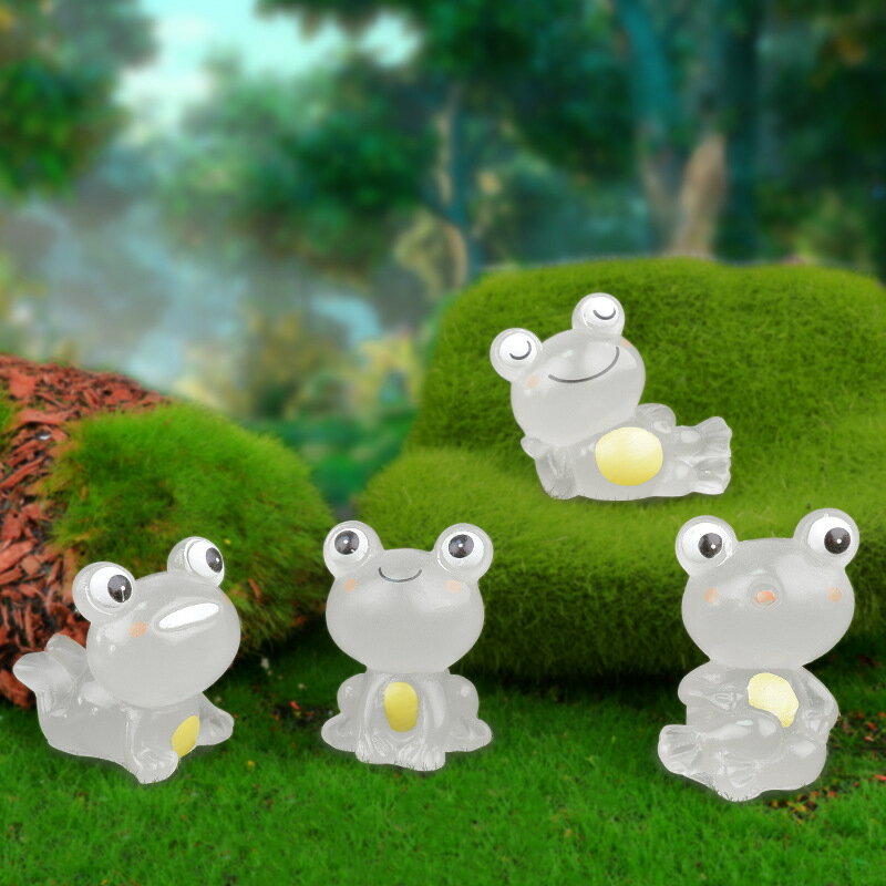 【楽天スーパーSALE10%OFF】4 個 暗闇で光るカエルの小物 樹脂カエルフィギュア 苔の風景モデル かわいいミニカエルの置物 箱庭のカエル プラスチック製...