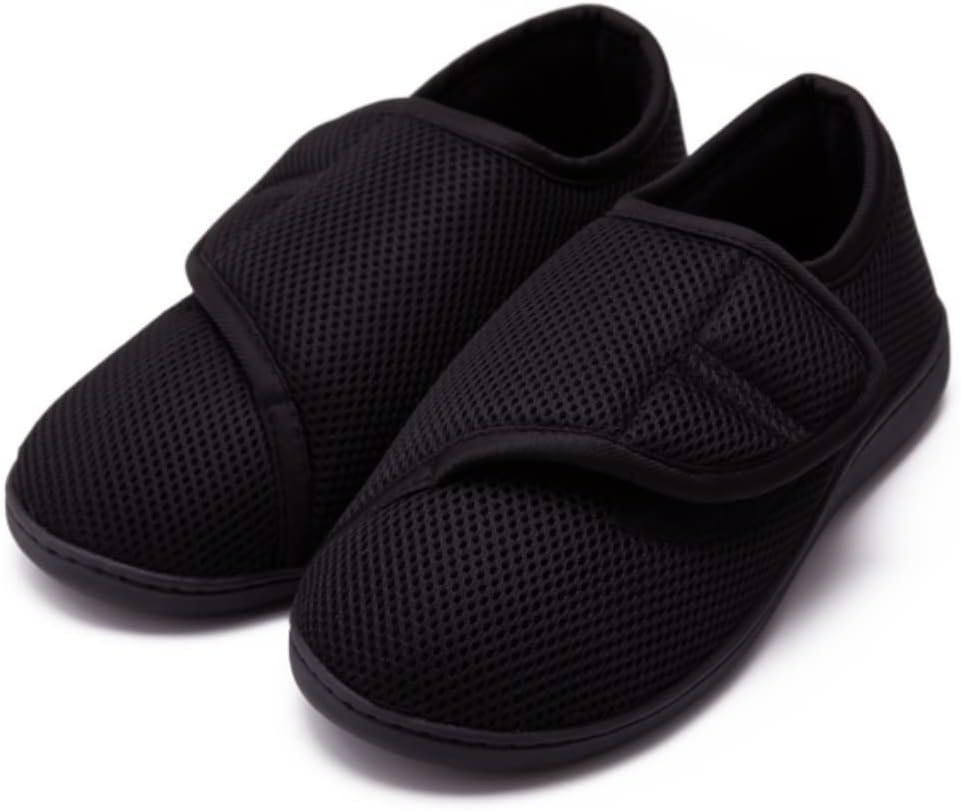 この商品について 軽量感・フィット感抜群の介護シューズです。ふわふわメッシュ素材が足全体を包みこみ、衝撃を吸収してくれるのでとても優しい履き心地です。通気性もとてもよく蒸れにくいので、いつでも快適にご使用いただけます。 転倒防止ためにソール...