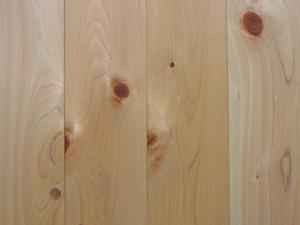 ★販売個数は1ケース（7枚入）単位となります。 【この商品をご注文する前に必ずお読みください！】 ◎必ずご注文前に在庫と納期の確認をしてください！ ●在庫表示が「在庫あり」となっておりますが、メーカー工場にて日々在庫変動するため、欠品（入荷待ち）する場合がございます。欠品の場合、かなり納期がかかる場合がございます。お手数でも、必ずご注文前に、在庫の有無、納期確認等をお願い致します。 ※お問い合わせの際は、必ずご購入数量を明記してください。「商品についての問合わせボタン」よりお問合せ下さい。 なお、欠品の場合は何卒ご容赦願います。在庫確認なく、ご注文頂いた場合の欠品などにつきましては、当店では一切責任を負いかねますので予めご了承ください。 ●メーカー取寄品となりますので、工場に在庫がある場合、通常納期は正式受注後14日前後みてください。 【送料について】 ●小口注文は1ケースを1梱包にして送ります。（1梱包あたりの送料は大型宅配便　送料区分：170サイズをご参照ください)※お届け先が法人様で商品を複数以上、ご注文の場合、配送地域によっては、かなり送料が安くなります。送り先（県名と市町村）と数量を、当店までお問合せ頂ければ、すぐに送料をお見積りいたします。 【商品説明】 ●サイズ（働き寸法）厚30×巾125×長さ1900ミリ　入数7枚/ケース（1.66平米）約0.5坪入 ●グレード：源平普及品 （赤みと白み混合の節あり材で、おもに生節と埋木節の混合グレード） ●全木表加工 ●本実（ほんざね）加工 ●エンドマッチ（4方サネ付き）加工 ●高性能人工乾燥コマ型埋木（うめき）補修 ・抜節・死節・くされ節部分には、桧の枝で成型した高性能なコマ型埋木を施しておりますので、自然の風合いと寸分の隙間もない美しい仕上がりになっております。陥落・離脱の心配はありません。 ●高性能UVセラミッククリアー塗装 ・体や環境に有害な物質を発散する有機溶剤を一切使わない無溶剤型塗装です。さらにセラミック混合のスーパーコーティングにより、耐摩耗性やノンスリップ性、抗菌性能を高めキズがつきにくく、汚れを付着しずらい表面硬化処理を施してあります。まさに健康面・耐久性・美観を考慮した新しい塗装仕上げです。 この商品は、東海地方から九州地方の各県の良質な桧材を、加工して作ったものです。加工工場はJAS認定工場で、ISO9001の認証取得もしております。ですから商品の品質管理は高水準の乾燥技術・埋木加工技術、さらに高精度加工技術により、徹底管理されておりますのでかなり品質の良い商品に仕上がっております。その商品の信頼や実績が認められ、一般住宅以外に、幅広く公共事業用にも使われております。 桧は、殺菌、駆殺虫の作用があるので家ダニ等の害虫駆除に効果があると言われております。表面をセラミック塗装しておりますので日常のお手入れやお掃除が大変楽で、無塗装品や他の塗装品よりも湿気に強く丈夫です。またキズや汚れがつきにくいです。 健康面を重視した上で、生活実用性と、木の美観、耐久性等を兼ね備えたこのスーパー桧無垢フローリングを、新築・リフォーム・DIY等でぜひお使い下さい。居間、子供部屋、廊下をはじめ、湿気のある台所、脱衣所、洗面所、トイレにもお使い頂けます！ ◎この商品は、一番お買い求めやすいグレード（普及品/節あり）です。 おもに生節と埋木（うめき）節が混合しております。 ◎また軽微なキズ、青カビ、サネ欠け等と、板の先端部の木口 （こぐち）割れ（10ミリ以内）が、稀に含まれる場合があります。 これらは、このグレード品において、検品除外品ではありませんので、予めご了承ください。