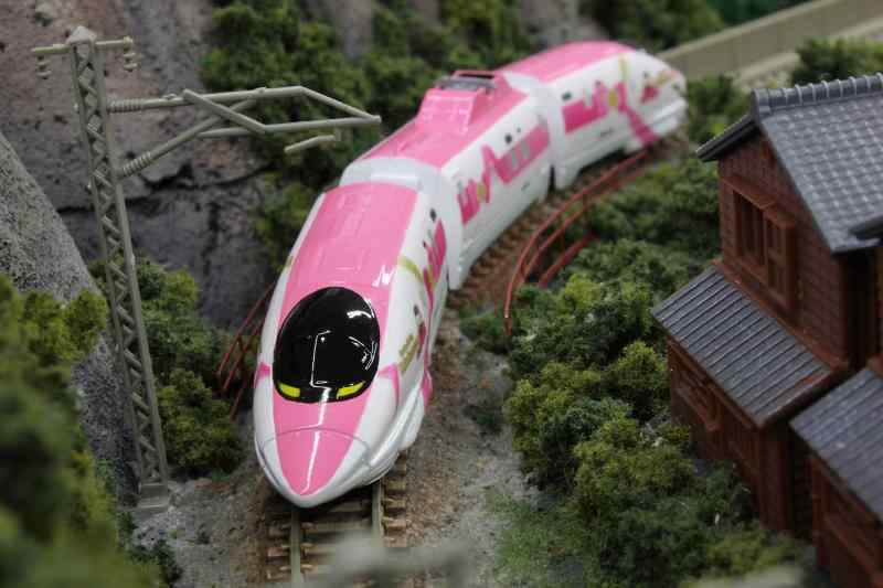 イナノカショップのZゲージ Zショーティー 500系 ハローキティ新幹線 ST008-2 鉄道模型 電車｜アングル3