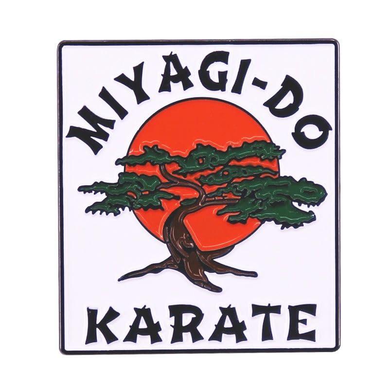 ʥΥåפ㤨֥٥ȥå THE KARATE KID ֥ COBRA KAI ߥ䥮ƻ ԥХå MIYAGI - DO KARATE Pin Badge ( 3.5cm x 3cmפβǤʤ2,340ߤˤʤޤ