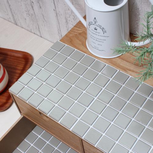 DIYタイルシート D.I.Y. TILE タイル パフューム ライン ベーシック アッシュグレー 光沢 レトロタッチ ナチュラル 日本製 焼き物タイル タイルシール 本物の質感 窯業 有吉カフェ 大正カフェ テレビで紹介 昭和 大正 ロマン 赤レンガ ガラス 西海岸インテリア 代官山 北欧