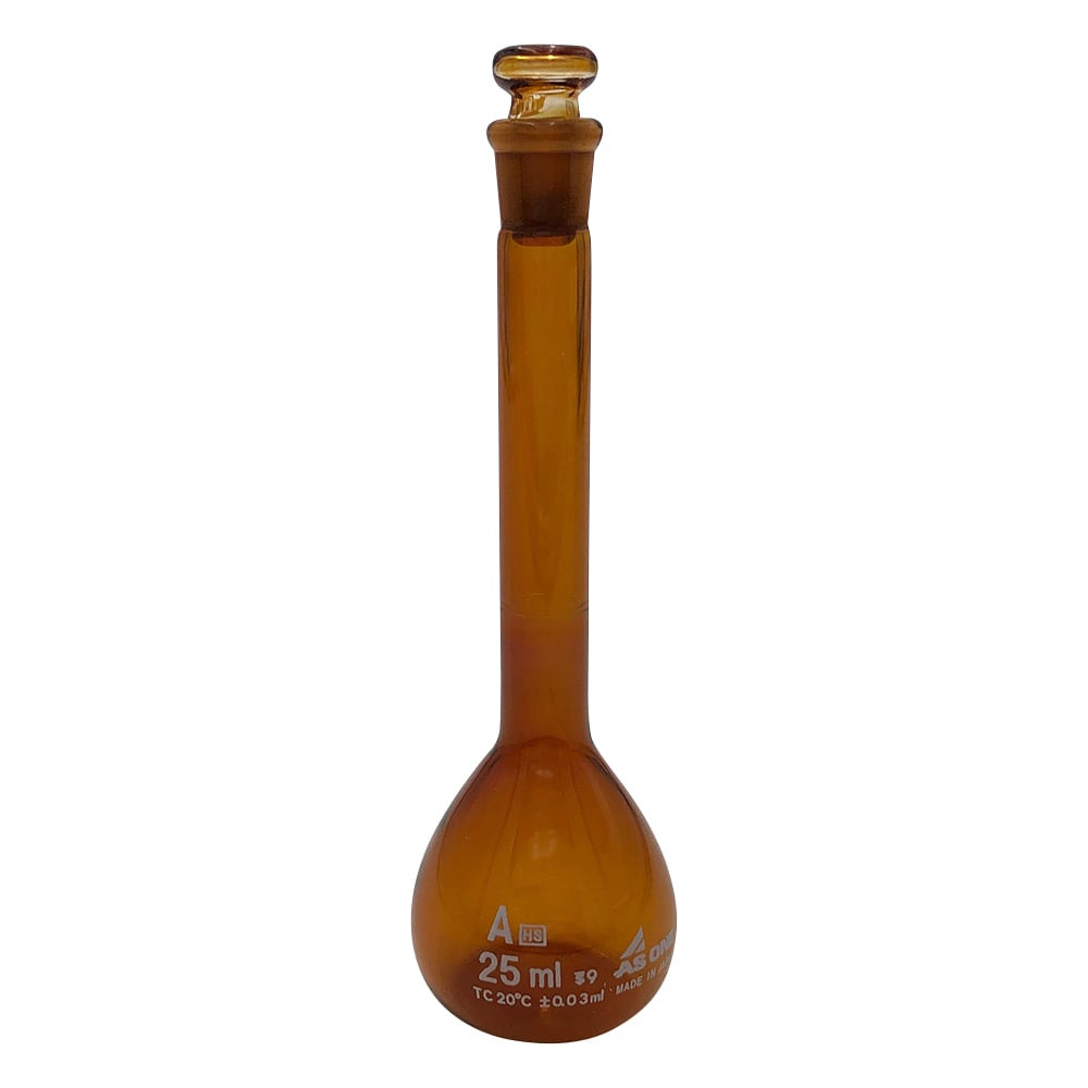 【用途】研究・産業用【品番】1-8565-24【メーカー】アズワン【JAN】4571110705315【入り数】1個※掲載画像は代表画像です。シリーズ共通の画像を使用している場合があり、お届けは商品名に記載の型番・数量となります。■特長JIS規格以上の精度です。外側表面を特殊インクで褐色コーティングを施していますので、着色による金属イオンのコンタミネーションから内部溶液を守ります。高精度仕様のメスフラスコです。実験の再現性を支えます。扱いやすさにも配慮されています。長く使える研究定番品です。■仕様材質:硼珪酸ガラス-1容量精度・ロットNo本体表記トレーサビリティ・検査成績書対応可全高:120mm高精度容量:25mL色:茶体積許容誤差:±0.03mL栓サイズ（TS）:9ボール外径:φ37mm※特注対応可荷姿サイズ:135×40×45mm　0.05kgRoHS2 (EU) 2015/863 対応