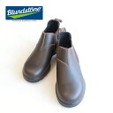 「Blundstone　ブランドストーン」はオーストラリア南東部、大自然豊かなタスマニア島で生まれたサイドゴアブーツブランド。 ブランドストーンは数多くの国々でサイドゴアブーツの代表的なブランドとして知られてます。 ワークブーツ業界のパイオニアとして機能と履き心地を追求し続け、特にアウトソールの素材に拘り特徴的なショック・プロテクション・システム(SPS)を開発しました。 SPSは疲労、足腰の負担を軽減する効果のある技術でSPSの改良を重ね、「PORON」内臓ソールの製品をラインナップに加えました。 「PORON」とは、高密度できわめて微細かつ均一なセル構造を有した高機能ウレタンフォームです。 優れた衝撃吸収性があり、履き心地が向上されます。 ブランドストーンの踵部分には「PORON」のクッション材が内臓されています。 また、コンフォートインソールは通気性に優れていて、洗うこともできます。 武骨で男っぽいブーツですが、大変軽くて履き心地も良く女性の方にもオススメ。 またコーディネートの外しのアイテムとしてワンピースなどにも合わせても◎ UPPER：SMOOTH LEATHER OUT SOLE：TPU MADE　IN　VIETNAM 商品の検品、お届けには細心の注意を払っておりますが生産工程上に発生致します 着用に際し支障の無い程度の多少の汚れや傷、輸入時の箱潰れ、 左右形成の誤差等は不良品としてのご返品理由の対象外とさせて頂きます。 以上、生産工程上やむを得ず発生致します事を ご了承の上お買い求め下さいませ。 サイズはメーカー発表の数値を記載しております。 生地・加工・製品・の性質上、若干の個体差が生じる場合がございます。 天然素材特有のネップや織りムラは素材欠点ではございません。 素材が持つ風合いとご理解頂ければ幸いです。 型崩れや縮む原因になりますのでタンブラー乾燥は使用しないで下さい。 その他ご不明な点がございましたらお気軽にお問い合わせ下さい。【ブランド説明】 19世紀末に自然豊かなオーストラリア南東部のタスマニア島で誕生したブランドストーン。 サイドゴアブーツの代表的なブランドとして知名度が高く近年では耐久性や機能性、デザイン性ともに高いブーツとしてアウトドアはもちろん、その履き心地の良さからワークブーツというカテゴリでありながらタウンユースファッションまでと様々なシーンで活躍しています。 ブランドストーンは今もなお世界中の人々から高い評価を受け、幅広い世代の人々に愛され続けています。