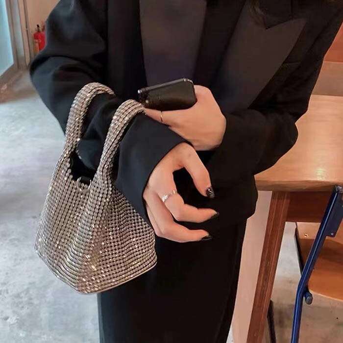 乐天商城 - 2wayバッグ ショルダーバッグ パーティーバッグ コンパクト キラキララインストーン チェーン付き シルバー フォーマル お呼ばれ 大人女性用 手提げ肩掛け対応