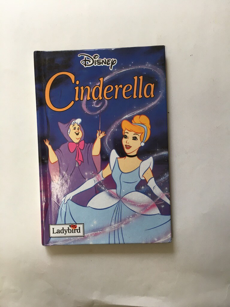【午前9時までのご注文で即日弊社より発送！日曜は店休日】【中古】Read It Yourself: Cinderella - Level 1