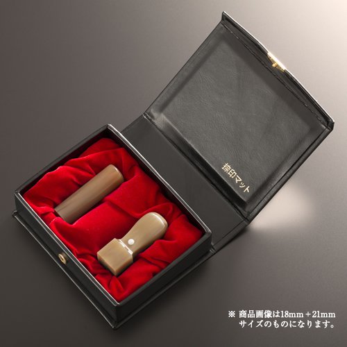 【送料無料】法人印鑑 ハンディ牛角色上グランセット | 代表者印(丸寸胴18mm):角印(角天丸24mm):ハンディケース(2本用) 法人用 社判 社印 判子 いんかん はんこ ハンコ 会社設立 仕事 登記 開業 起業 【送料無料】法人印鑑 ハンディ牛角色上グランセット | 代表者印(丸寸胴18mm):角印(角天丸24mm):ハンディケース(2本用) 法人用 社判 社印 判子 いんかん はんこ ハンコ 会社設立 仕事 登記 開業 起業