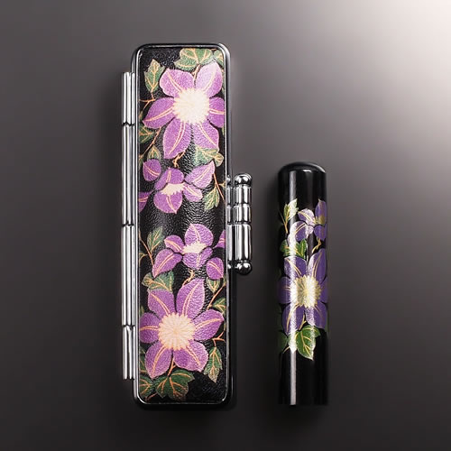 【送料無料】黒水牛現代蒔絵の個人印鑑セット/花/クレマチス/12mm 個人いんかん はんこ ハンコ 判子 就職祝い ギフト 祝い プレゼント 贈りもの 女性 男...