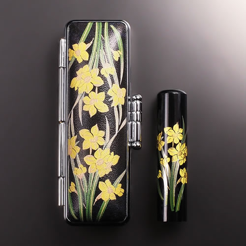 【送料無料】黒水牛現代蒔絵の個人印鑑セット/四季花/すいせん/13.5mm 個人いんかん はんこ ハンコ 判子 就職祝い ギフト 祝い プレゼント 贈りもの 女...