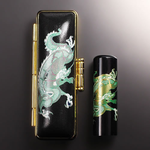 【送料無料】黒水牛現代蒔絵の個人印鑑セット/開運(龍)/飛龍/18mm 個人いんかん はんこ ハンコ 判子 就職祝い ギフト 祝い プレゼント 贈りもの 女性 ...