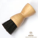 REDECKER社の靴みがきブラシです。 ミニサイズのブラシは、靴のコバなど細かい部分のお手入れに大変使いやすいです。クロスでは届かない縫い目の奥まで、しっかりお手入れできます。 サイズ:全長:約7.2cm(ブラシ部分含む)/ブラシ毛:約2cm 材質:ボディ:ブナ/ブラシ毛:馬毛(ソフト) *モニターにより,色の見え方が実際の商品と異なることがございます。 ◆ポスト投函の日本郵便クリックポスト配送。 梱包は、箱を使わない簡易包装(プチプチ+発送袋）になります。 また、不達や破損等の、万が一の事故が発生した際には補償がございません。 大変恐れ入りますが、クリックポスト発送をご希望の場合は、その旨ご了承くださいませ。