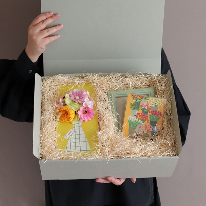 「花と飾るすてきなインテリア」ギフトセット 春の花束 / イタリアンウッドフレーム / 作家さんのポストカード