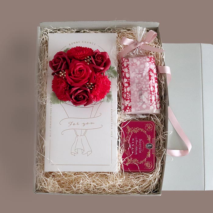 「花を見つめてティータイム」ギフトセット 赤いソープフラワー / 4つの赤い果実のティー / 赤色が素敵..