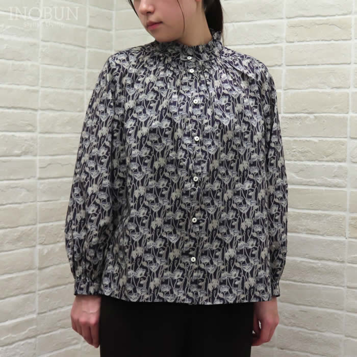 Rakuten - sosotto LIBERTY フリル衿ゴムシャーリングブラウス Erito Poppy Mサイズ ネイビー系