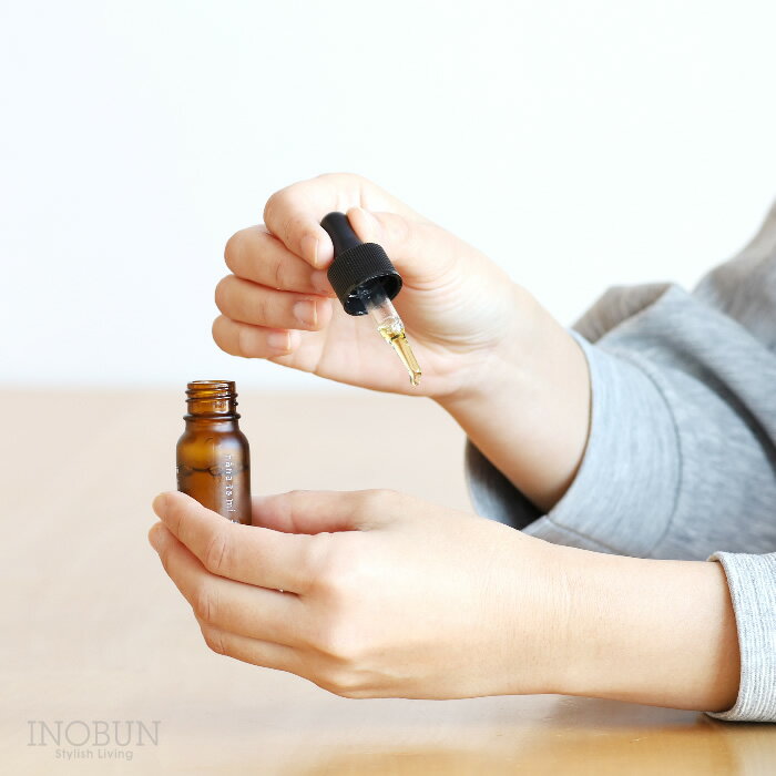 花粉の季節に◎鼻も頭もすっきりする香り直接肌に塗れるアロマボディオイル。 植物由来成分100％。オーガニック成分60％以上。リラックスタイムのひとときに、手軽に使えてすっとなじみます。 体と髪の保湿ケアだけでなく、アロマケアやボディマッサー...