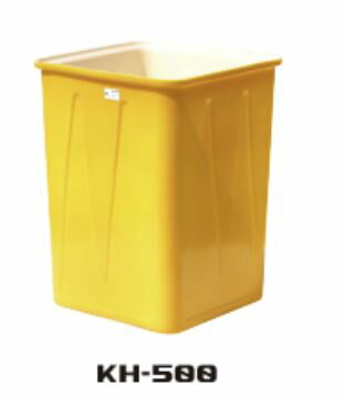 ※商品型番に更新が発生している場合、最新型番でのご案内となります。 背高タイプの角型開放容器！商品情報 回転成形による継ぎ目の無い一体成形のタンク・容器。 土木・農業の現場で利用されるローリータンクをはじめ、工場・水産などで使われる丸型・角型の容器を多数ラインナップ。 【KH型容器】 ・角型の背高タイプ ・一体成形で継ぎ目がなく、滑らかな表面で洗浄も簡単 ・内面は無添加ポリエチレン ・大小さまざまなサイズを取り揃え ご確認ください! 〇こちらの商品はメーカー直送品の為、住所には必ず法人名をご入力ください。 法人名の記載例：農業の場合は「○○農園、△△畜産」お店の場合は「□□商店、××倉庫」など。 〇店舗・事務所があり法人であることが確認できる看板・表札が必要です。 法人名・屋号等を頂きましても、配達場所が一般住宅・マンションの一室を事務所としてお使いの場合は個人宅扱いとなりますのでご注意ください。 〇道路幅員が狭い等、配送トラックが配送先までの通行がドライバーにより困難と判断された場合は、配送業者の営業所止め、またはチャーター便(要別途送料)配送とさせて頂く場合がございますこと、予めご了承下さい。 商品仕様 品番 KH-500 容量 500L 規格(上部) 幅(上部)760mm×奥行(上部)760mm 規格(下部) 幅(下部)700mm×奥行(下部)700mm 高さ 1080mm 肉厚 8.0mm 重量 24kg 材質 PE(ポリエチレン)