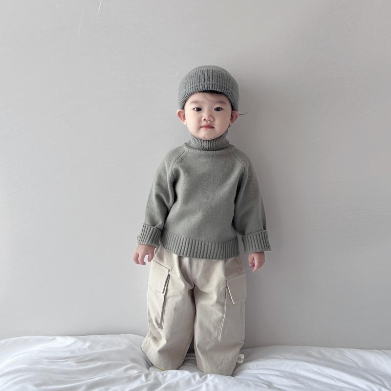 ・カテゴリ: 子供用セーター・性別: 男女兼用・生地加工: 柔軟加工・スタイル: 韓国風・対象年齢: 乳幼児（1-3歳、80-100cm）・毛糸の太さ: 普通・厚さ: 極厚・袖丈: 長袖・着用タイプ: プルオーバー・柄: 無地・生地: ニット生地・主な素材: アクリル50%・安全基準: A類・ネックライン: タートルネック・フード: フードなし・カラー展開: カーキセーター、ディープグリーンセーター、グレーグリーンセーター、ブラックセーター、アプリコットカーゴパンツ、グリーン刺繍パンツ・サイズ展開: 73、80、90、100、110