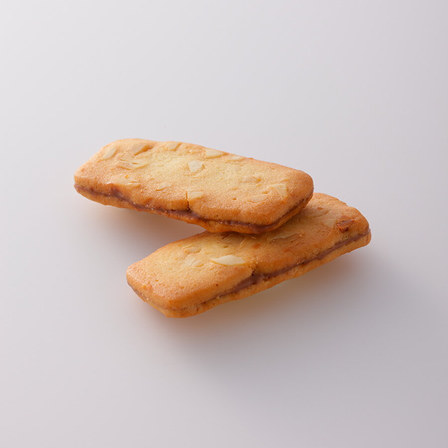 （春夏限定）【YOKU MOKU/ヨックモック】バトー ドゥ マカダミア 16枚入り＜YBE-A＞【クッキー/焼菓子/ミルクチョコレート使用/アーモンド風味】【洋菓子ギフト/ギフト包装/のし紙/メッセージカード無料】[食品][7822-1]