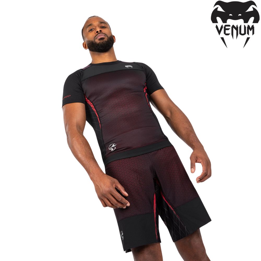 VENUM Dodge Banshee ラッシュガード 半袖 RASHGUARD キックボクシング ムエタイ 格闘技 MMA ボクシング コンプレッション トレーニング 練習 メンズ 男性 通気性 快適 ブラック ヴェヌム 送料無料