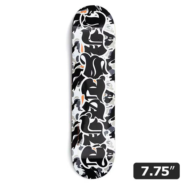 商品詳細 【instant×MHAK｜30TH LOGO DECK】 instantの30周年を記念し、長年にわたり親交の深いアーティスト・MHAKとのコラボレーションが実現。 MHAKが描くテーマは、生命や環境、人間関係など、さまざまな次元で同時に存在し合う「共存／共生」。その世界観に、変わりゆく環境の中でもsurviveし続けるinstantの想いを重ねたコレクションです。 MHAKのアトリエから生まれた、30周年を記念する一枚。カモフラージュテキスタイルにアニバーサリーロゴを落とし込んだinstant deck。 Designed by MHAK デッキサイズ(インチ) ・Width：7.75” ＊1インチ＝約2.54cm 在庫に関して 当店販売商品は実店舗と在庫を共有しております。また、メーカーからのお取り寄せでのご用意となる商品もございます。お申し込み頂きました商品が、「販売終了/在庫完売」等でご用意ができない場合もございます。 その際はキャンセルのご連絡をさせて頂く事もございます。予めご了承ください。 画像に関して 掲載しております画像はサンプル画像となります。お手持ちのディスプレイや周辺機器の設定により実商品と色合い等に若干誤差が生じる場合がございます。