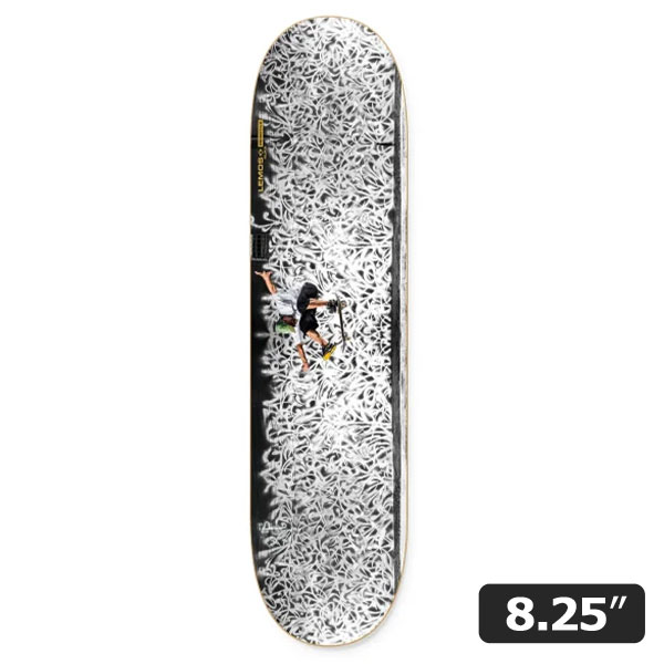商品詳細【PRIMITIVE｜Tiego Lemos SLIKS WALL】 2008年にトップスケーターである PAUL RODRIGUEZ が設立したブランド。 World wideに人気のある豪華ライダー陣は世界最強軍団と呼ぶに相応しいチーム。 MILES SILVAS、CARLOS RIBEIRO、WADE DESARMO、SPENCER HAMILTON、FRANKY VILLANI、TRENT MCCLUNG、ROBERT NEAL、BRIAN PEACOCK、山下 京之助などの名だたるライダーが揃っています。 圧倒的なパワーから繰り出されるスピード、ポップ、トリックのすべてが美しく世界中から「現役最強のストリートスケーター」と評価されるTiago Lemosのシグネチャーデッキ。 メインスタンスと見分けがつかないほど完璧なスイッチスタンスと精密なトリック技術、90年代の空気感を纏ったルーズな着こなしと、ヘビーかつ滑らかな独特のノリで世界的に絶大な人気を誇っています。 デッキサイズ(インチ) ・Width：8.25" ・Length：31.85" ・Wheelbase：14.0" ＊1インチ＝約2.54cm 在庫に関して当店販売商品は実店舗と在庫を共有しております。また、メーカーからのお取り寄せでのご用意となる商品もございます。お申し込み頂きました商品が、「販売終了/在庫完売」等でご用意ができない場合もございます。 その際はキャンセルのご連絡をさせて頂く事もございます。予めご了承ください。 画像に関して掲載しております画像はサンプル画像となります。お手持ちのディスプレイや周辺機器の設定により実商品と色合い等に若干誤差が生じる場合がございます。