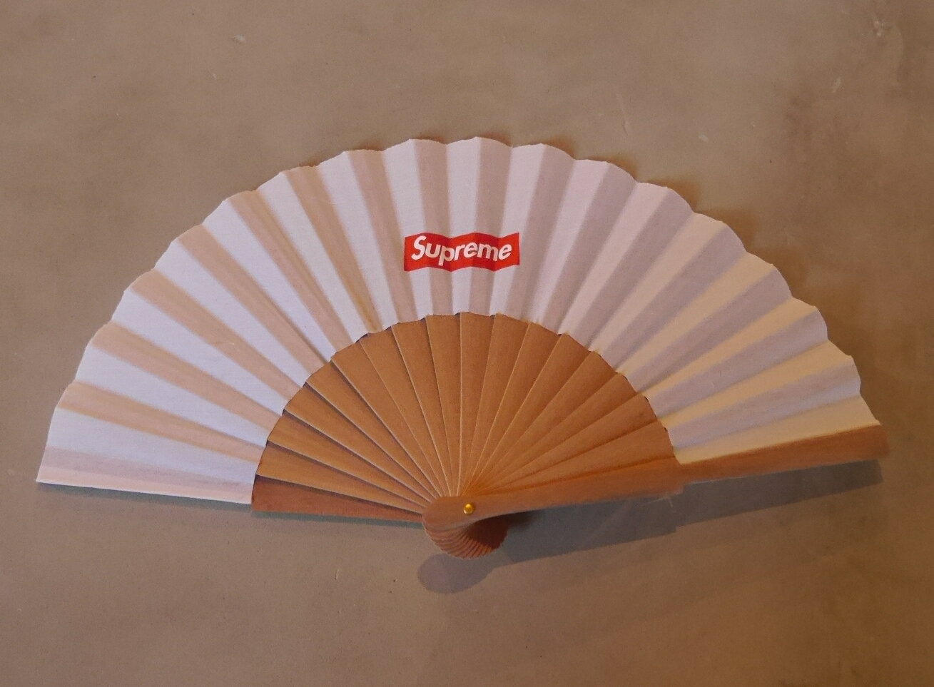 Supreme(ץ꡼) Sasquatchfabrix Folding Fan(Ҥ) whiteRed(ۥ磻ߥå) 2016SS(2016ǯղƥǥ) ̤ѥǥåɥȥåš