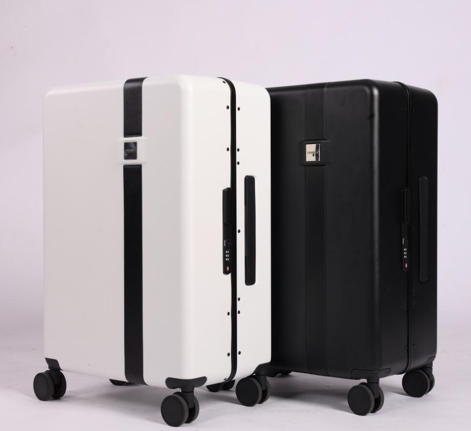 MOOBOT｜翌日発送｜TVで紹介｜ スマートアシストキャリーケース　軽量 充電可 TSAロック搭載 Mサイズ