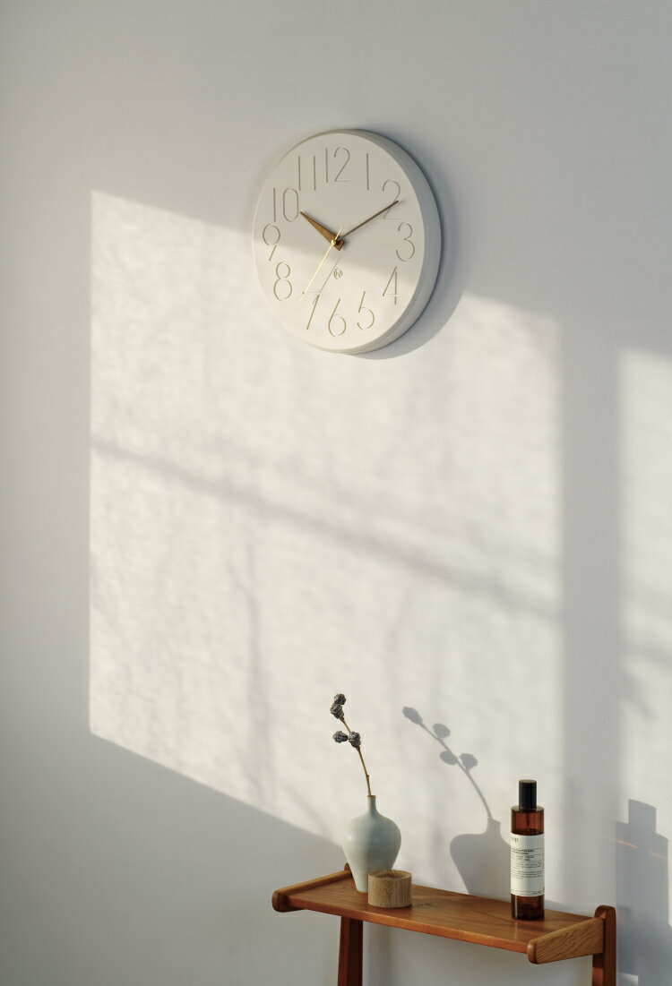 【インターフォルム公式】 掛け時計 スムーク Smuk | 壁掛け時計 時計 おしゃれ かわいい スイープ 静か 無音 ウォールクロック 北欧 ナチュラル シンプル レトロ 韓国インテリア リビング ダイニング 寝室 一人暮らし インテリア ギフト お祝い アイボリー ホワイト 新築