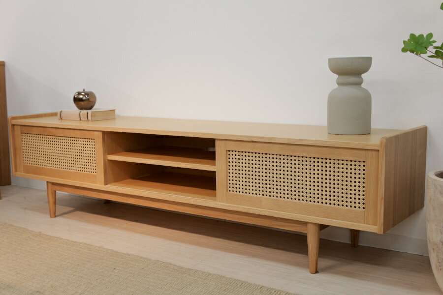 テレビボード ローボード 木製 天然木 幅150cm 北欧 ナチュラル 収納 おしゃれ 棚板 引き戸 扉付き スライド 大きい 55インチ 32型 収納家具 インテリア家具 リビング収納 木目調 空間演出 インテリア性 便利 シンプルデザイン 北欧デザイン 省スペース モダン