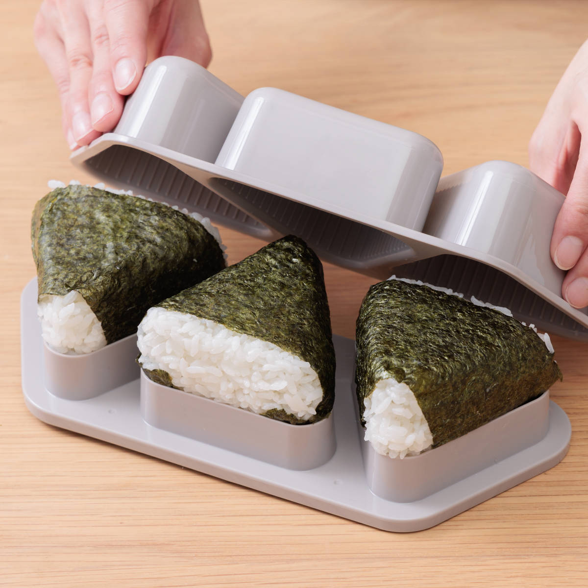 簡単のり巻きおにぎり君 おにぎり型 （ おむすび型 おにぎり おむすび 三角 型 抜き型 押し型 簡 ...