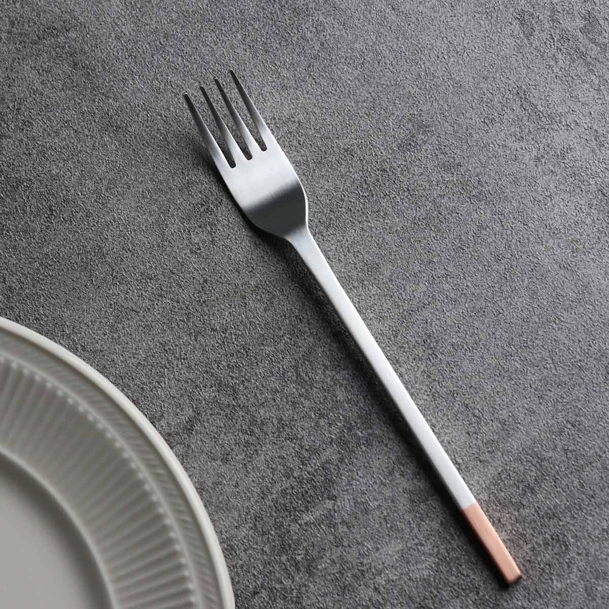 工房アイザワ 純銅洋食器 デザートフォーク 銀仕上 （ aizawa 日本製 純銅 フォーク カトラリー 燕三条 テーブルフォーク ディナーフォーク 洋食器 アイザワ 銅 美しい 高級感 高品質 シンプル ） 【39ショップ】