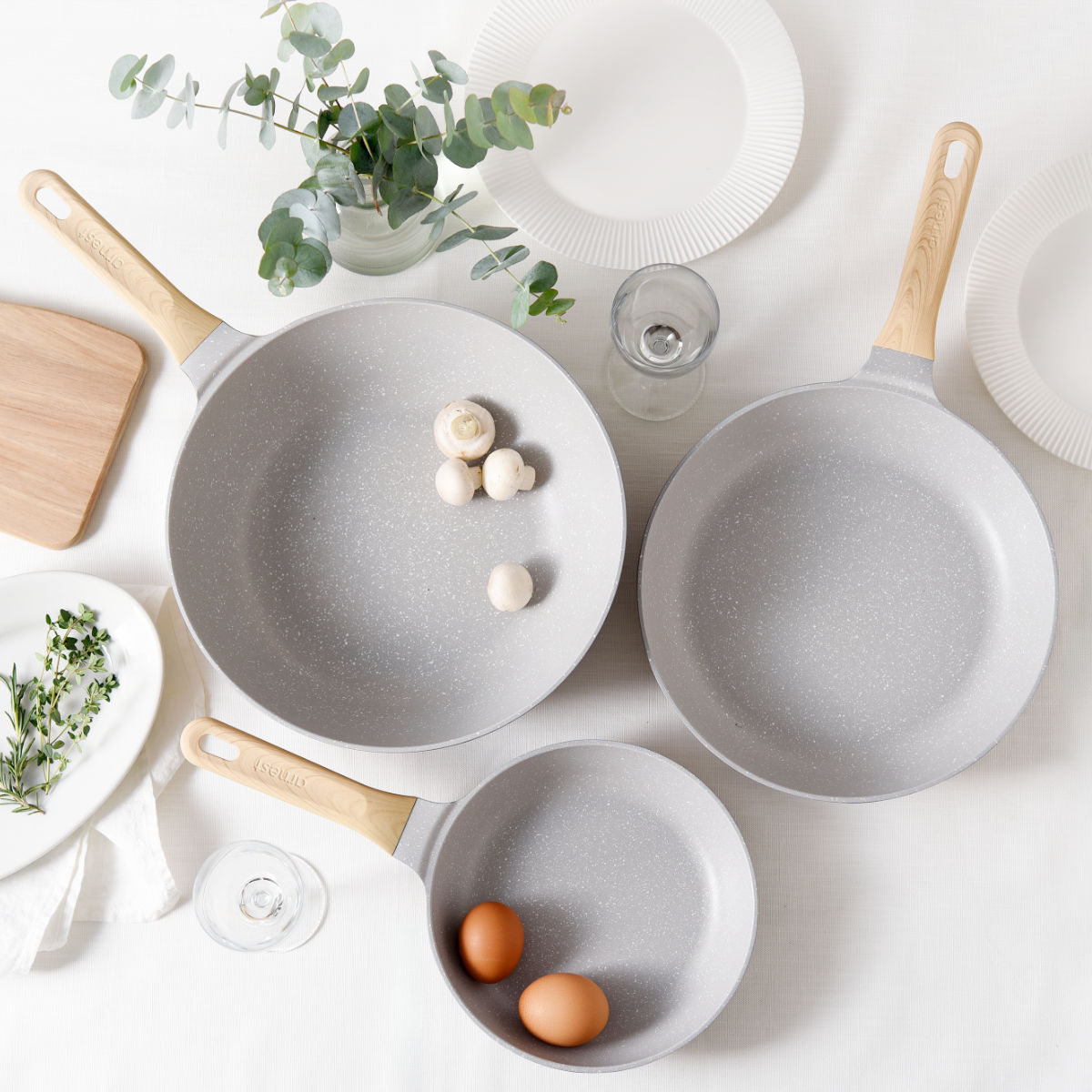 フライパン 20cm 26cm 28cm IH対応 軽量 フッ素加工 アーネストパン エア （ ガス火対応 ふっ素加工 軽い アルミフライパン 20センチ 26センチ 28センチ マーブルコート エンボス加工 アルミ製 北欧 おしゃれ ）【39ショップ】