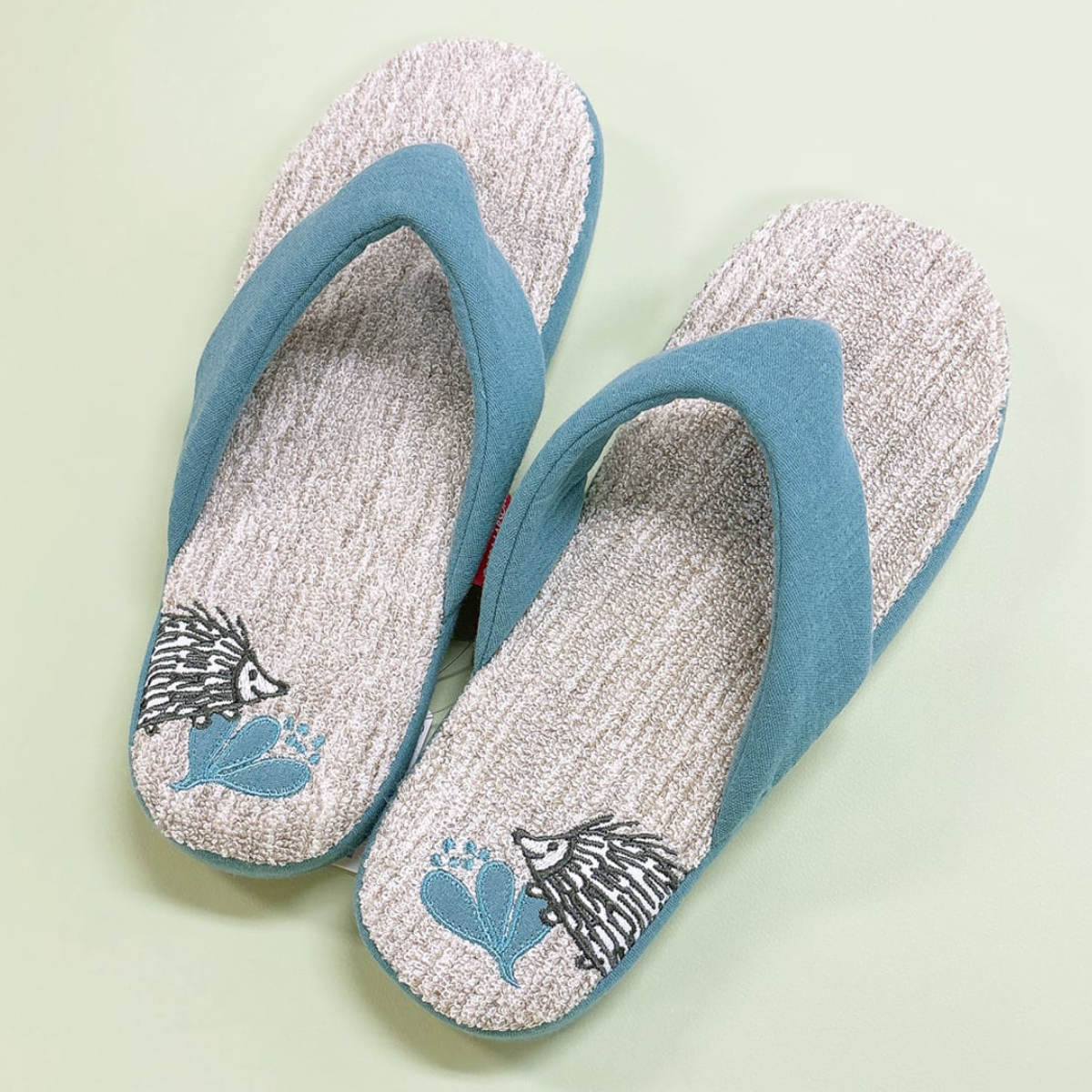 スリッパ リサ・ラーソン 鼻緒スリッパ はりねずみ 約26.0cm 洗える ( 室内 ユニセックス 夏用 鼻緒 リサラーソン ハリネズミ 雑貨 湯上がり 蒸れな...