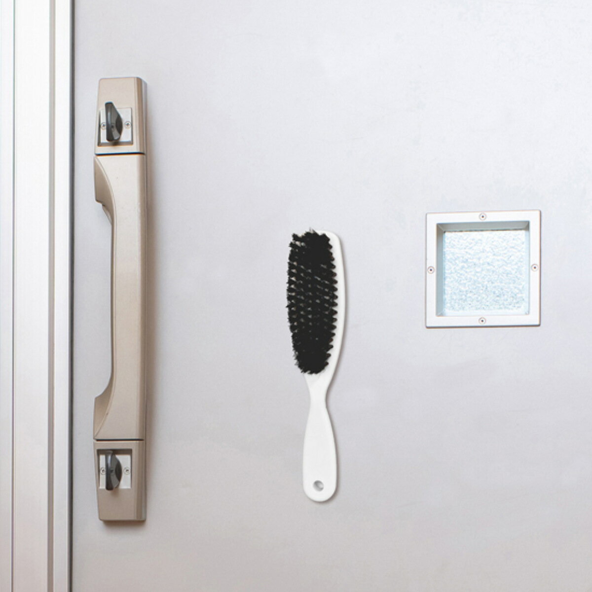 洋服ブラシ マグネット付き sm@rt738 ( 洋服 ブラシ 毛取り 馬毛 マグネット 玄関 スーツブラシ 馬毛ブラシ 磁石 毛取りブラシ 浮かせて収納 ) ...