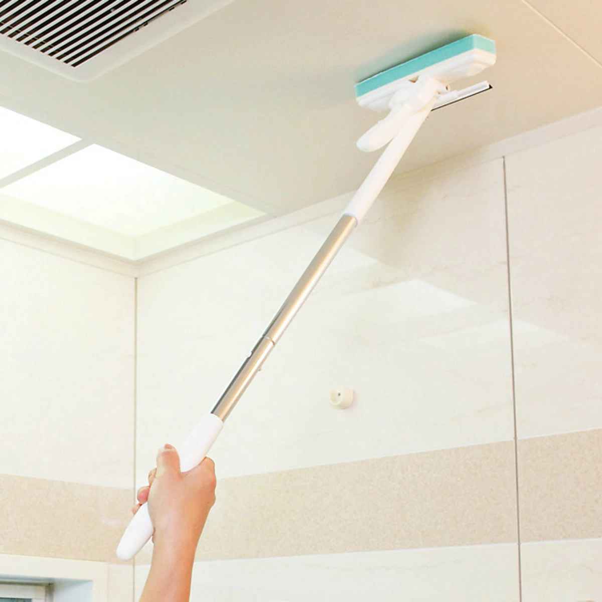 浴室 ワイパー 掃除 楽絞りワイパー カビ取り 全長82cm 水だけで洗える （ 浴室掃除 風呂掃除 バススポ..