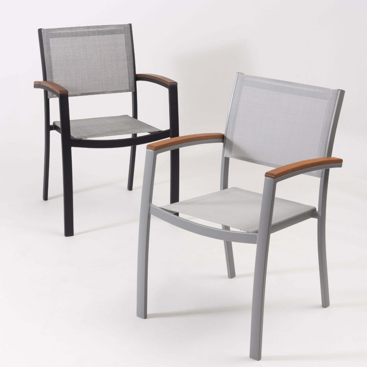 サイズ約 幅55×奥行57.5×高さ85（cm）座面高：約 45（cm）重量約 3kg内容量1脚材質天然木（ユーカリ）、オイル仕上アルミ（粉体塗装）ポリエステル種類ブラック、グレー生産国ベトナム製スタッキング可能組立状態完成品注意事項※常時...