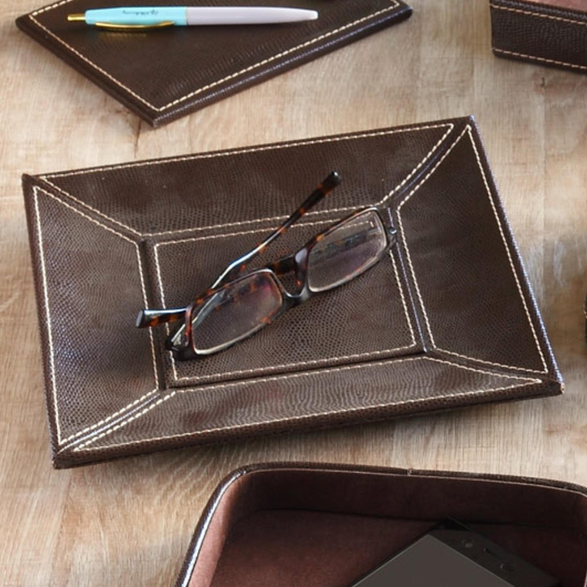 小物トレー 正方形 トレー レザー風 キャッシュトレー 幅24×奥行24×高さ2cm ( 小物入れ トレイ 卓上トレー アクセサリートレイ ペン めがね メガネ...