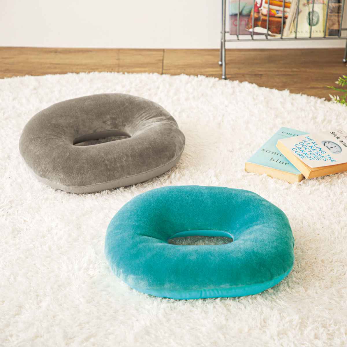 円座クッション 骨盤円座クッション 38×32cm （ クッション ドーナツクッション 産後 痔 骨盤 座布団 低反発 ウレタン 穴あきクッション 椅子用 妊婦 腰痛 お尻 対策 マタニティ フロアクッション オフィス ベロア調 ） 【39ショップ】のサムネイル