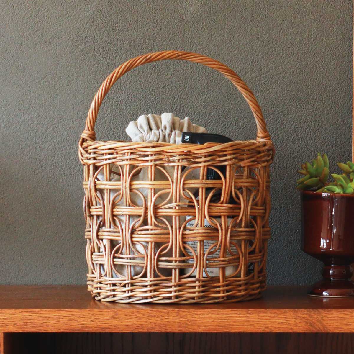 かご アラログ ループ編み ラウンド バスケット 直径25cm ラタン （ 収納 カゴ 天然素材 アジアン雑貨 ハンドメイド 収納かご 籐 小物収納 手編み 小物入れ おしゃれ インテリア 見せる収納 カゴバッグ 飾る ）【39ショップ】