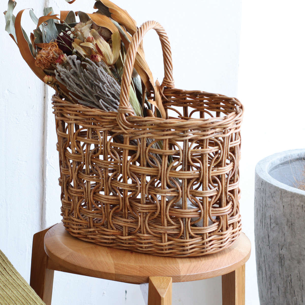 かご アラログ ループ編み オーバル バスケット 幅30cm ラタン （ 収納 カゴ 天然素材 アジアン雑貨 ハンドメイド 収納かご 籐 小物収納 手編み 小物入れ おしゃれ インテリア 見せる収納 カゴバッグ 飾る ）【39ショップ】