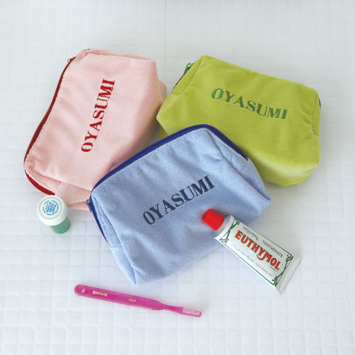 ポーチ 小物入れ 大きめ パイルポーチ OYASUMI （ コスメポーチ 内ポケット付き 洗える ファスナー かわいい 小物収納 小物 ガジェット 充電器 コード 化粧品 薬 コスメ リップ 持ち運び おしゃれ ）【39ショップ】 interior-palette-10203969 インテリアパレット パッケージ画像