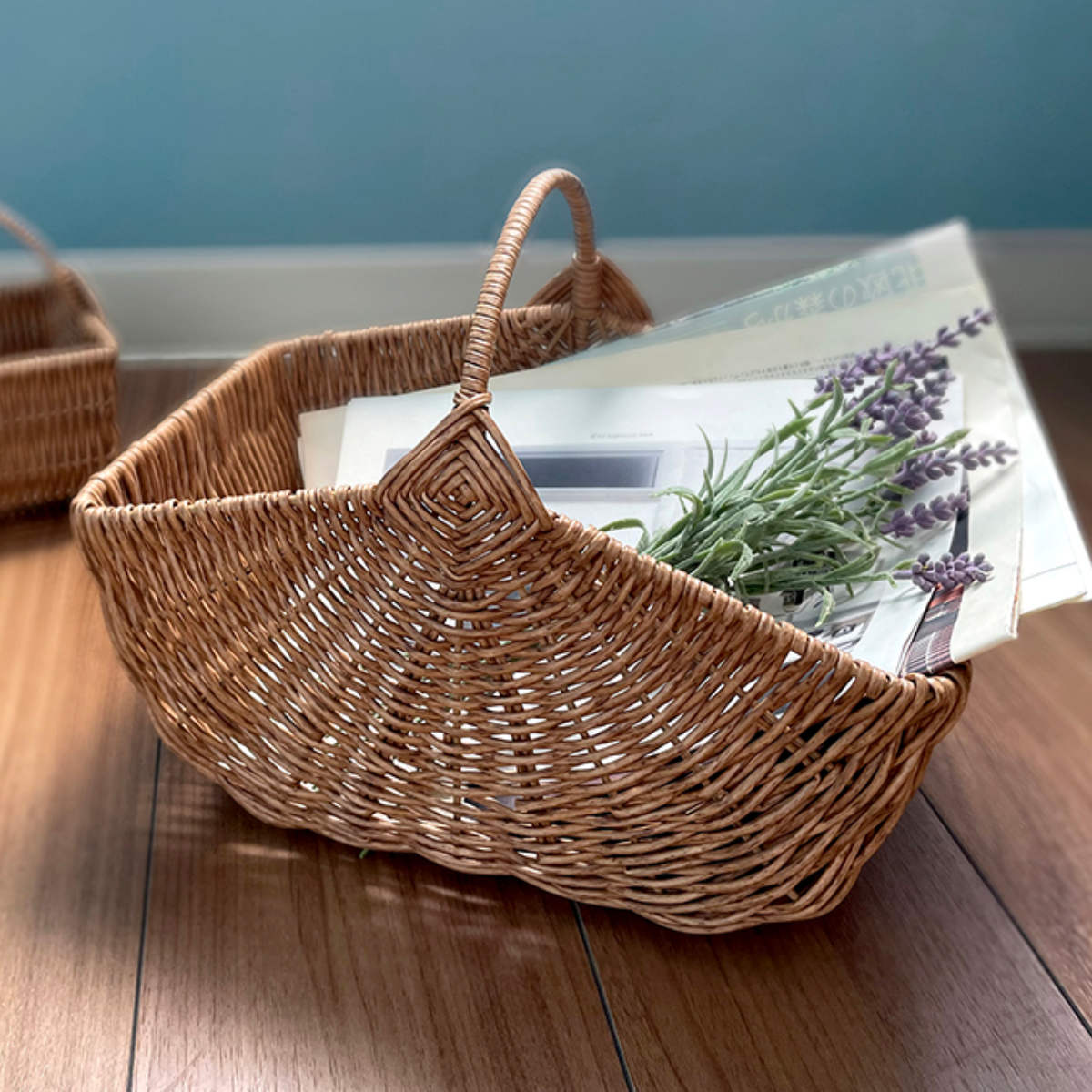 楽天インテリアパレットワンハンドルバスケット 山型 トーク バルト （ バスケット 天然素材風 かご 収納 カゴ 水洗い 幅30.5×奥行20.5×高さ16cm 小物収納 小物入れ おしゃれ 洗える スリッパ ブランケット フルーツ 果物 お菓子 キッチン リビング ） 【39ショップ】
