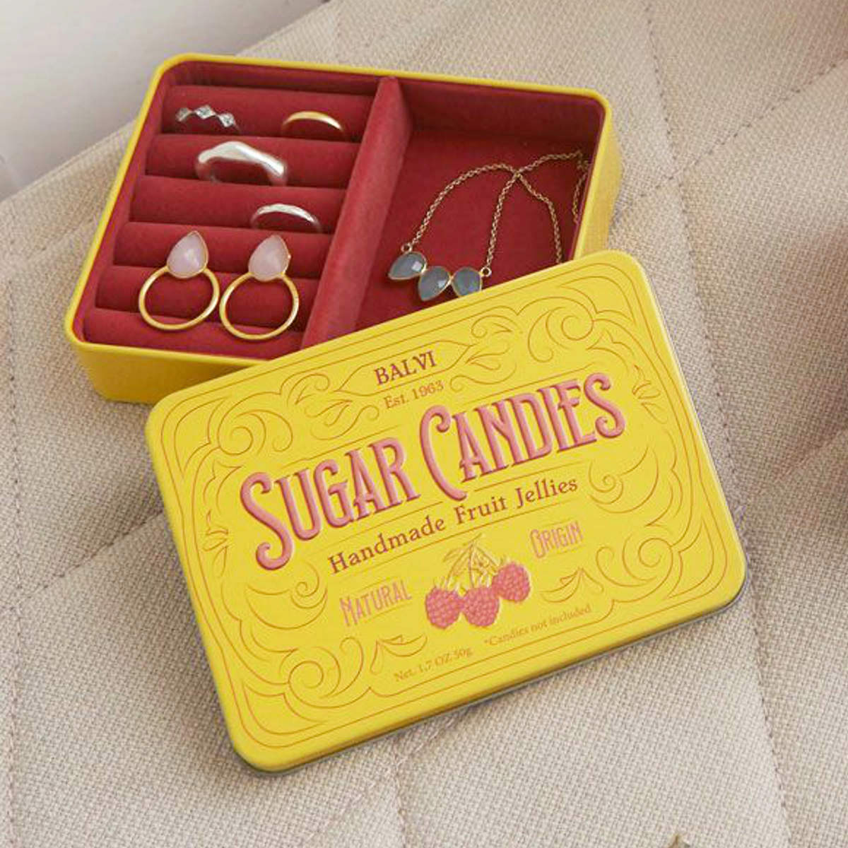 ジュエリーボックス balvi アクセサリーケース シュガーキャンディ お菓子 （ バルビ 収納 ジュエリー スウェード調 アクセサリーボックス ボックス 仕切り ピアス 指輪 リング イヤリング 腕時計 ネックレス おしゃれ レトロ ）【39ショップ】