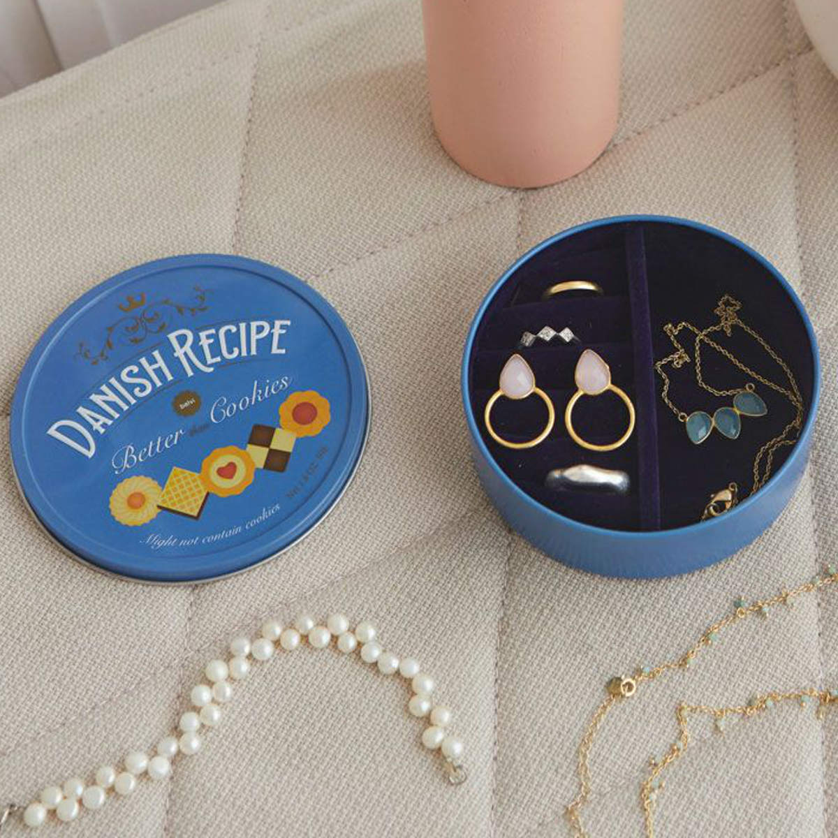 ジュエリーボックス balvi アクセサリーケース デニッシュクッキー お菓子 （ バルビ 収納 ジュエリー スウェード調 ボックス 持ち運び 小物入れ 仕切り 携帯 コンパクト 小物 アクセサリー ピアス 指輪 イヤリング おしゃれ レトロ ）【39ショップ】