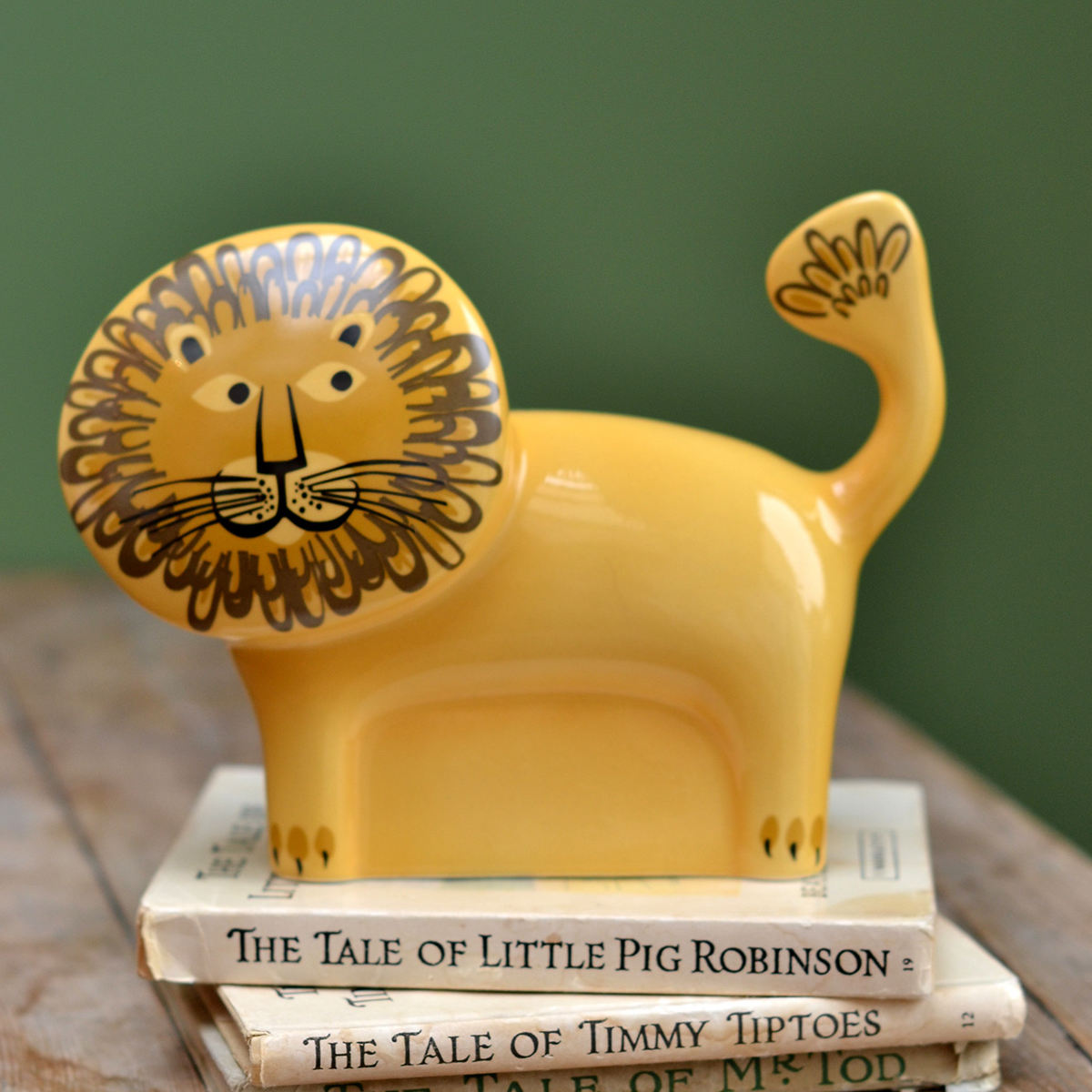 貯金箱 Hannah Turner Money box Lion ライオン （ ハンナターナー マネーボックス コイン マネーバンク 500円玉 貯まる コイン入れ 500円玉貯金 置物 陶器 オブジェ 雑貨 ゴム栓付き 硬貨 アニマル グッズ おしゃれ かわいい ）【39ショップ】