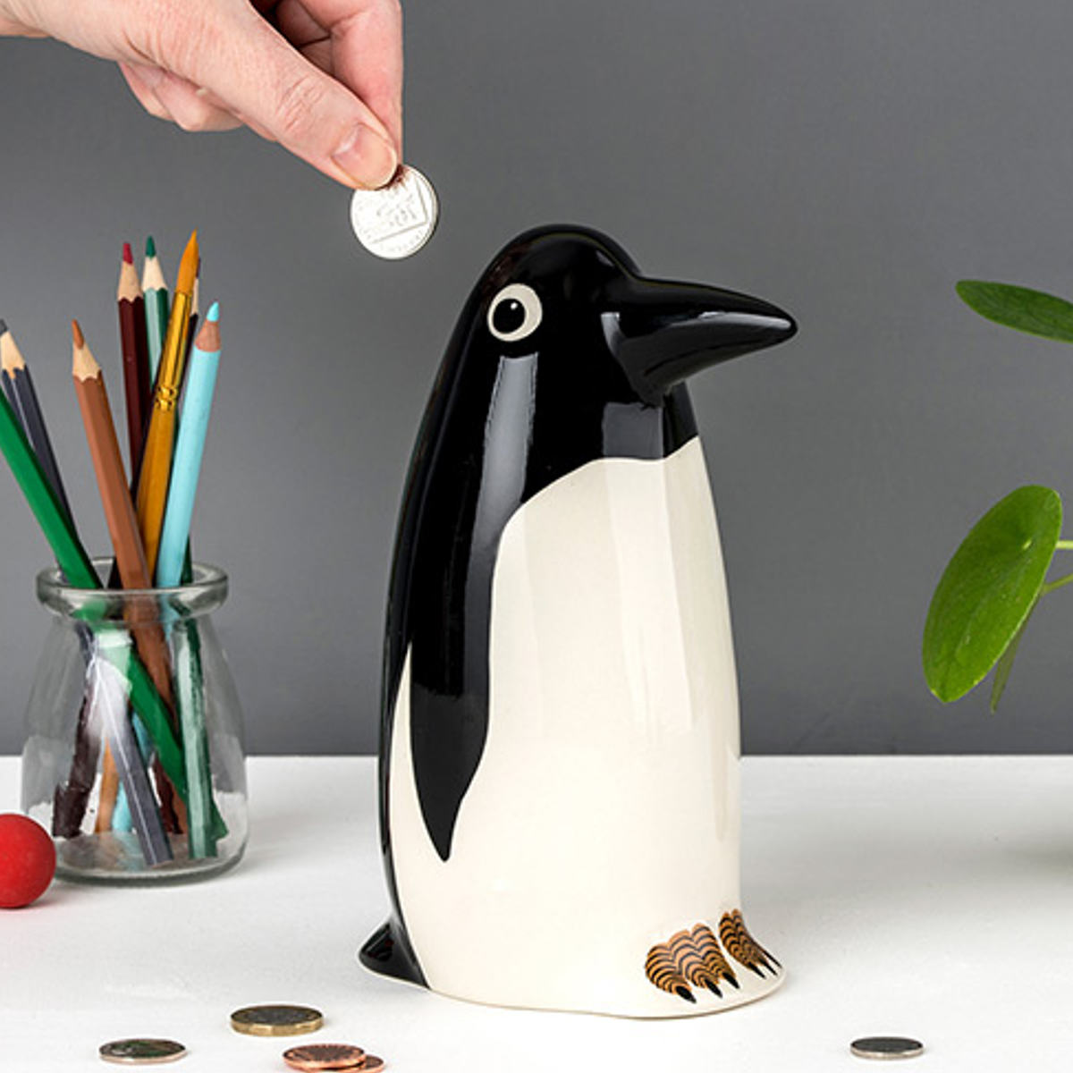 貯金箱 Hannah Turner Money box Penguin ペンギン （ ハンナターナー マネーボックス コイン マネーバンク 500円玉 貯まる コイン入れ 500円玉貯金 陶器 置物 オブジェ 雑貨 ゴム栓付き 硬貨 アニマル グッズ おしゃれ かわいい ）【39ショップ】