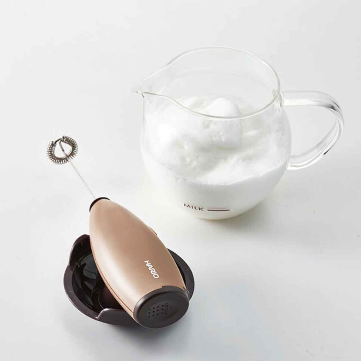 HARIO ハリオ ミルククリーマー クリーマー・キュート （ 食洗機対応 電子レンジ対応 クリーマー 電動 ミルク泡立て器 耐熱ガラス カップ付き カプチーノ カフェラテ 電池式 目盛り付き コーヒー 珈琲 ミルク 泡だて器 ）【39ショップ】 interior-palette-10154731 インテリアパレット サンプル画像3