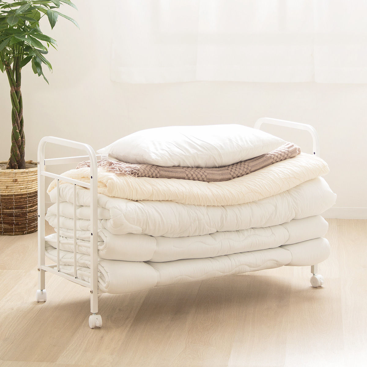 布団収納ラック 1段 スリムタイプ 奥行46cm （ 布団 シングル 収納 寝具 ラック 台 ワゴン キャスター付き 収納ラック 3段階 高さ調節 押し入れ クローゼット 通気性 棚 ふとん収納 白 ホワイト カビ 湿気 ニオイ 防止 収納ワゴン ）【39ショップ】